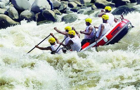 10 Tujuan Arung Jeram di Indonesia