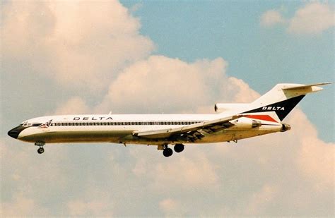 Delta Boeing B727 landing at Miami Airport Miami Airport, 747 400 ...