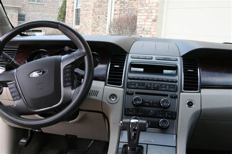 2010 Ford Taurus - Interior Pictures - CarGurus