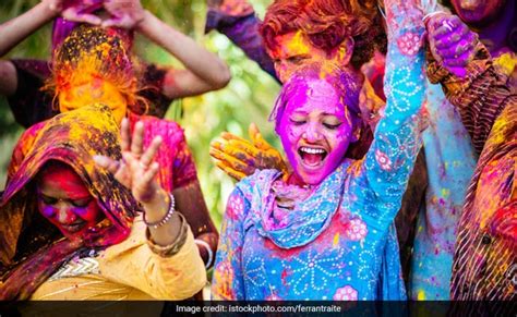 Holi Songs 2019: Turn On The Festive Vibe With Peppy Holi Music