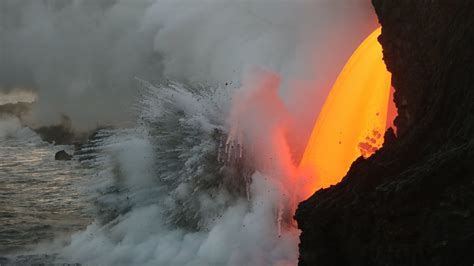 Streaming Lava, Collapsing Cliffs and a Hawaii Volcano’s Spectacular ...