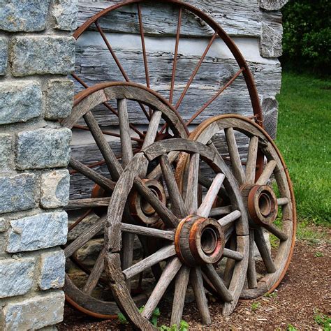 20 Incredible Ways to Use Old Wagon Wheels In Your Garden - How to ...