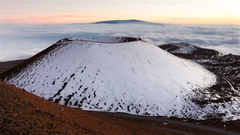 Long-dormant volcano Mauna Kea has been quietly grumbling for decades