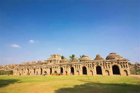 12 Top Tourist Places in Karnataka: Temples to Beaches