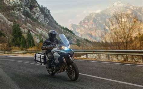 2019 Benelli TRK 502 Adventure Bike - Review Specs