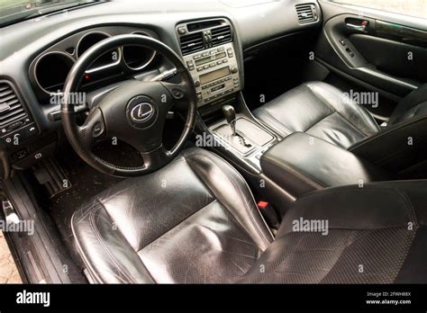 Interior view (drivers side view) of 2002 Lexus GS300 Stock Photo - Alamy