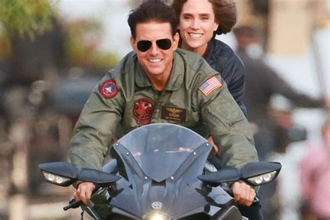 Tom Cruise Top Gun Maverick : Tom Cruise Tweets Top Gun Maverick ...