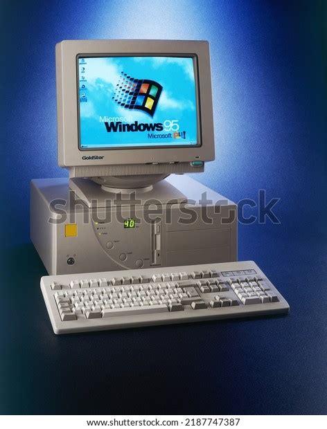 5,068 Old Computer Windows Stock Photos, Images & Photography ...