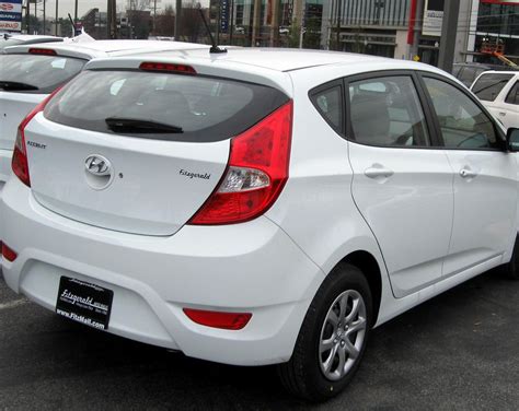 Hyundai Accent Hatchback Photos and Specs. Photo: Accent Hatchback ...