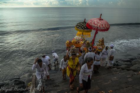 Melasti.... | Venturing rituals Nyepi Day, New Year Saka 193… | Flickr