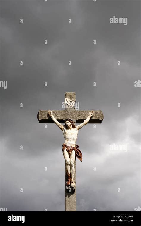 Jesus christ crucifixion sculpture hi-res stock photography and images ...