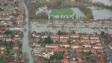 Oxford flood defence scheme plans submitted - BBC News