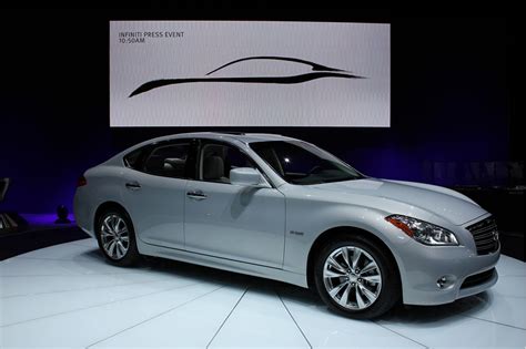 2012 Infiniti M Hybrid Nets 32 MPG