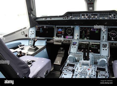 Airbus A350 Cockpit Stock Photo - Alamy