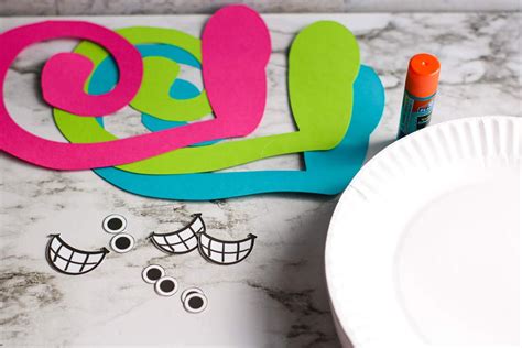 Fun Snail Paper Plate Craft for Kids {with free template}