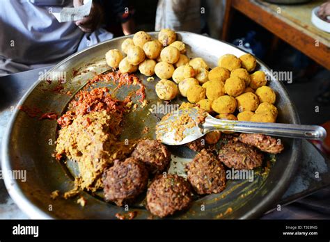 street food in Dhaka, Bangladesh Stock Photo - Alamy