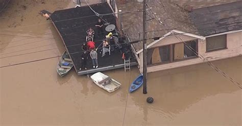 California flooding leaves town surrounded by water - CBS News