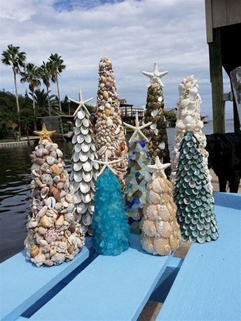 37 Relaxed Beach Themed Christmas Decoration Ideas 29 - HomeDecorish ...