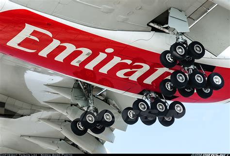 Airbus A380-861 - Emirates | Aviation Photo #2145177 | Airliners.net