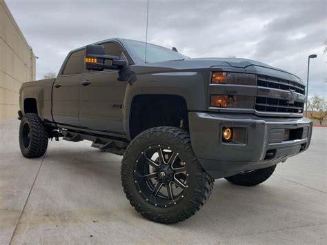 lifted chevy 2500 hd gray