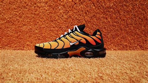 Nike Tns Schwarz Orange : Supreme Officially Unveils Its Nike Air Max ...