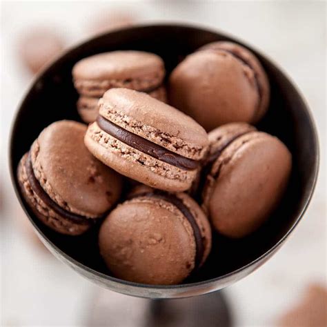 Follow this step-by-step recipe to get the perfect chocolate macaron ...