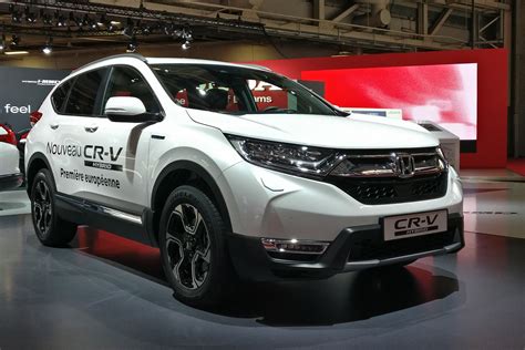 New Honda CR-V hybrid: prices, specs and pictures | Auto Express