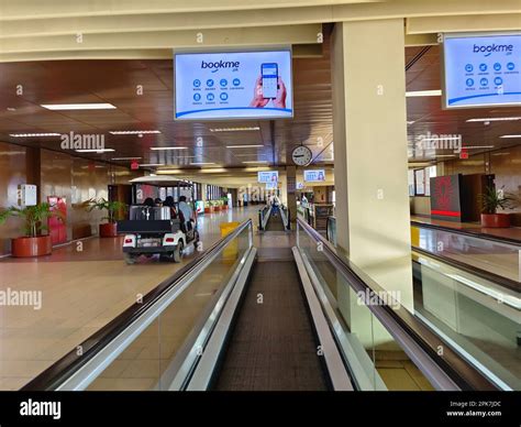 Jinnah International Airport Karachi Departure lounge Stock Photo - Alamy