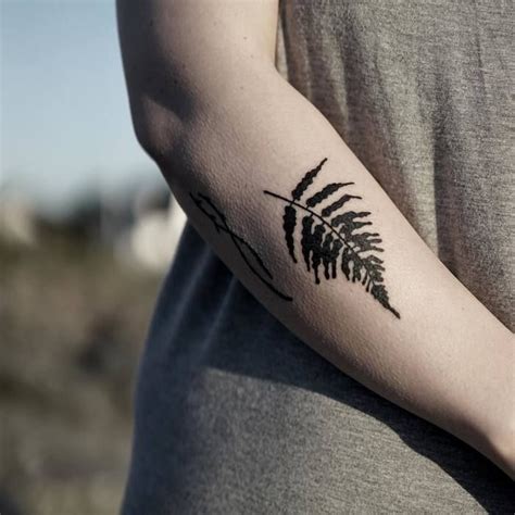 Woderful solid black tattoo of a fern | Fern tattoo, Botanical tattoo ...