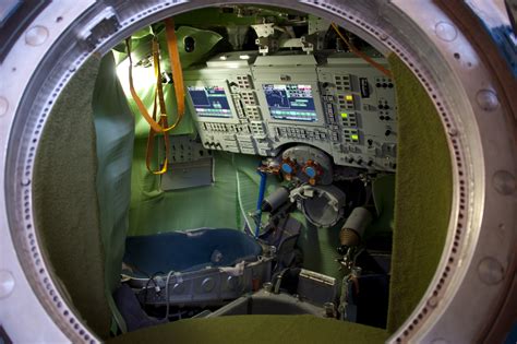 Space in Images - 2010 - 11 - Interior of a Soyuz TMA simulator