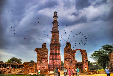 File:Qutub Minar in the monsoons.jpg - Wikimedia Commons