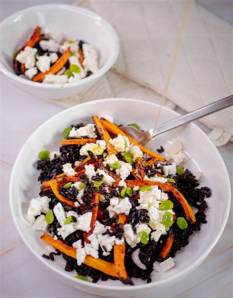 Black rice salad, with carrots, feta and beans - Gluten Libre