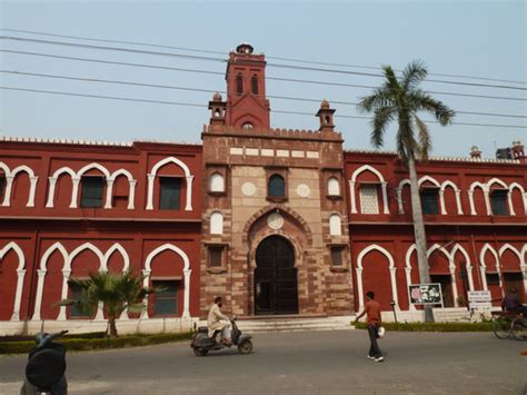 COVID-19: Panic after 16 faculty members at Aligarh Muslim University ...