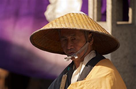 Japanese Man in traditional clothing and hat | Japanese men ...