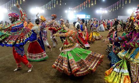 List of 11 Traditional Folk Dances of Gujarat with Photos