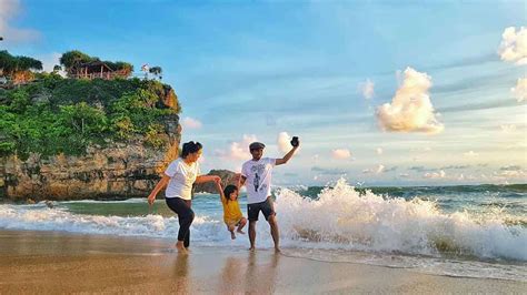 19 Pantai Terindah di Jogjakarta Cantik, Eksotis, Favorit Wisatawan