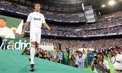 Transfer gold: Cristiano Ronaldo signs for Real Madrid from Manchester ...