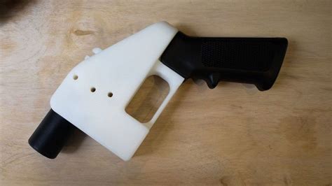 3D printed guns: Warnings over growing threat of 3D firearms - BBC News