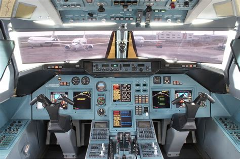 File:Tupolev Tu-214 cockpit.jpg - Wikimedia Commons