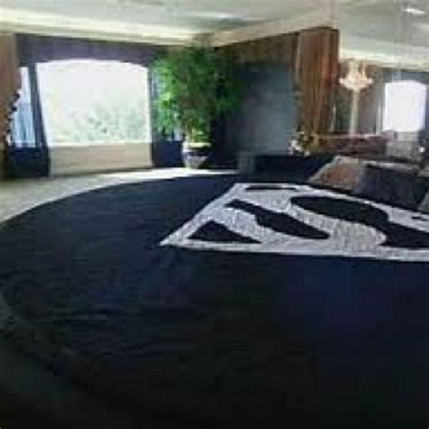 Shaq's bed. Amazing, huge, comfy-ness. Literally, if I had one wish, it ...