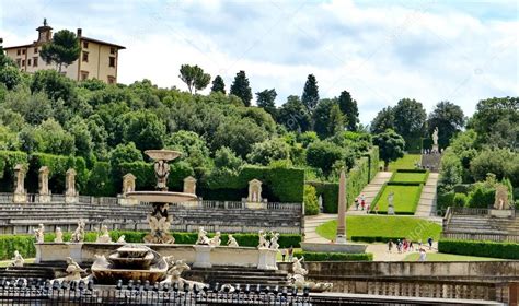 Pitti Palace and Boboli Gardens, Florence — Stock Photo © vivairina ...