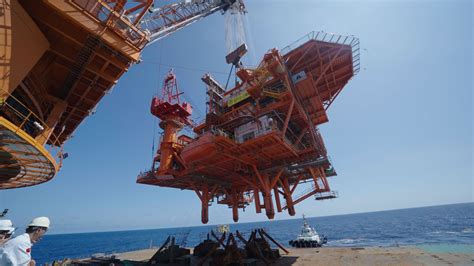 China builds first unmanned offshore oil rig in South China Sea - CGTN