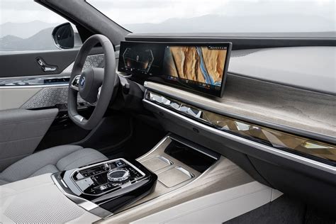 Electrified vehicles dominate Wards 10 Best Interiors | Driving