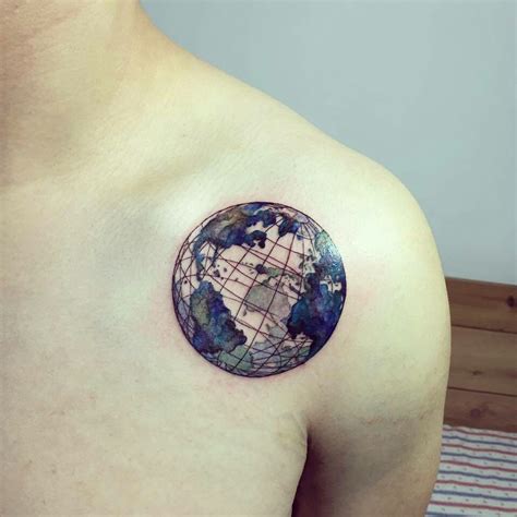 Pin by Maria Isabel on Tatuajes | Globe tattoos, Earth tattoo, Shoulder ...