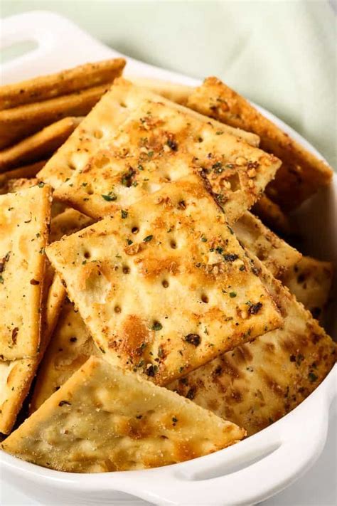 This Ranch Party Crackers recipe is an easy snack that's bursting with ...