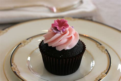 Pretty Mother's Day Cupcakes - Glorious Treats