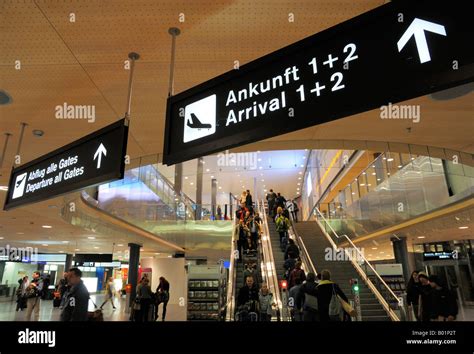 Flughafen Zürich Ankunft / Zurich Airport Walking From Parking P2 To ...