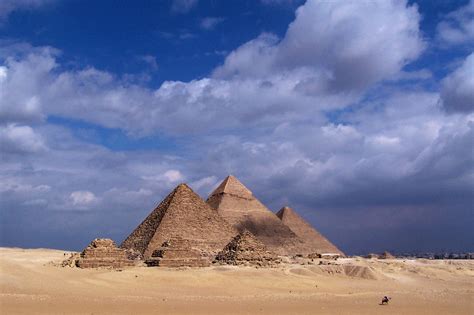 Giza Pyramids | Beautiful Places to Visit