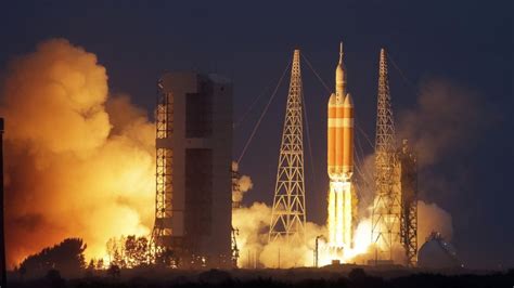 Stunning Photos of NASA's Orion: From Launch to Splashdown - ABC News