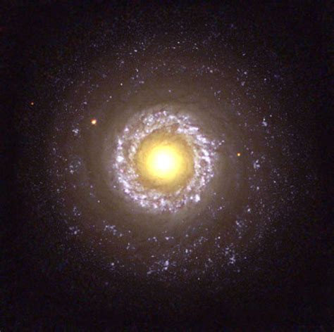 Seyfert galaxy | Active Nucleus, Supermassive Black Hole & Quasar ...